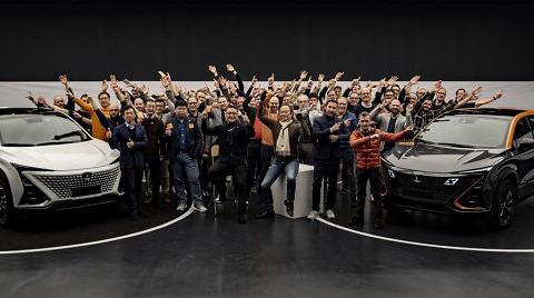 长安最新爆料新闻,全新车型亮相,性能与科技双升级 第1张 长安最新爆料新闻,全新车型亮相,性能与科技双升级 第1张